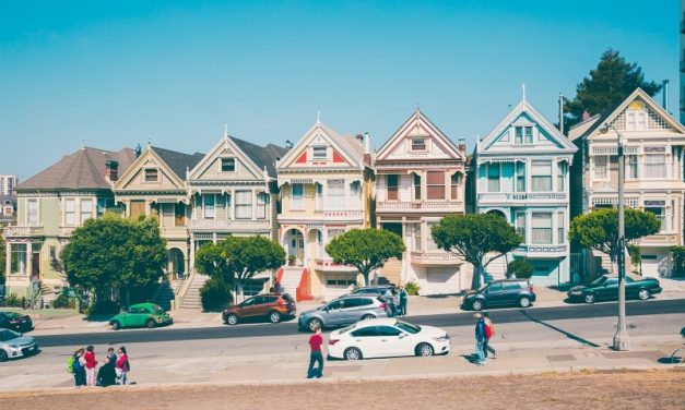 Vecinos, los mejores aliados cuando te vas de vacaciones