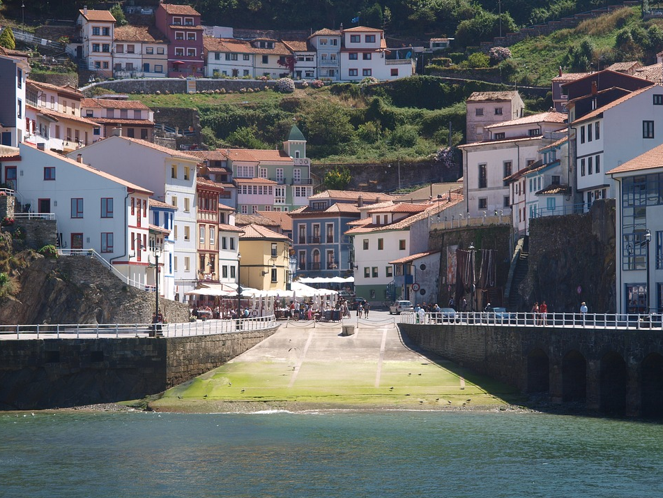 Vecinos y bancos adeudan 32 millones de euros a las comunidades de propietarios en Asturias